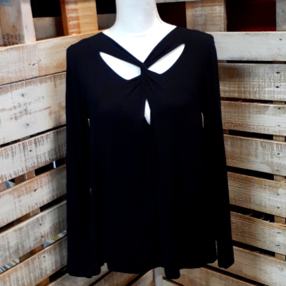 Medium size Black long sleeve shirt by BCBG MAXAZRIA